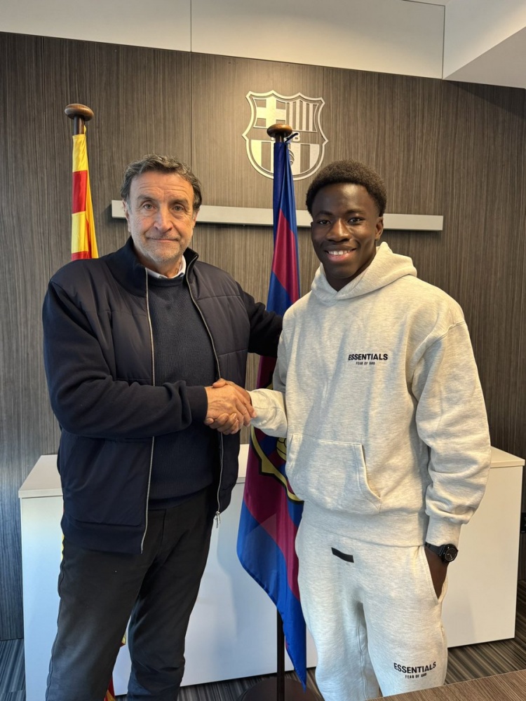 华体会体育-巴萨官方：和15岁小将通卡拉达成续约协议，年满16岁生效