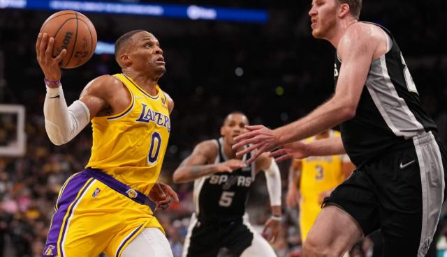 开云体育下载-牺牲与无私 康利助推爵士能给韦少带来什么启发？