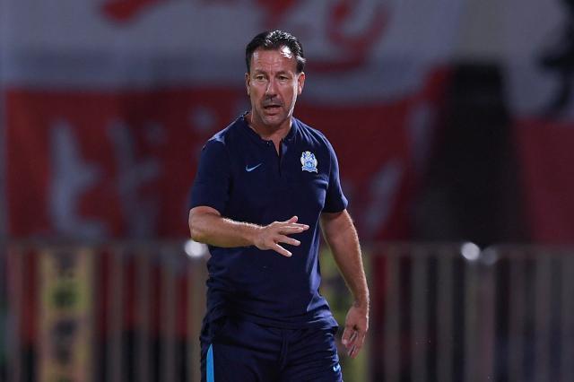 开元体育-范加斯特豪赌成功！轮换10人还能逼平广州队